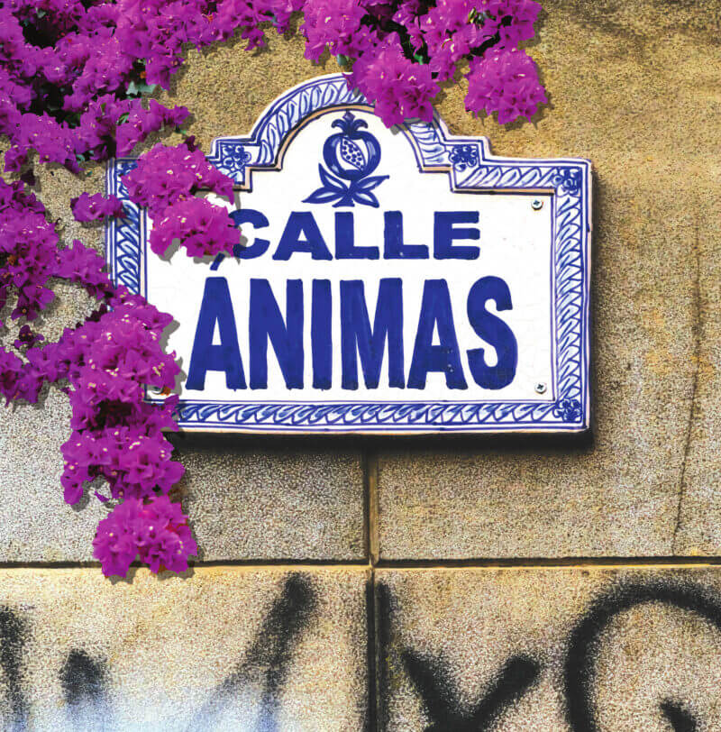 Photo d'un panneau de rue à Seville, sur lequel on peut lire 