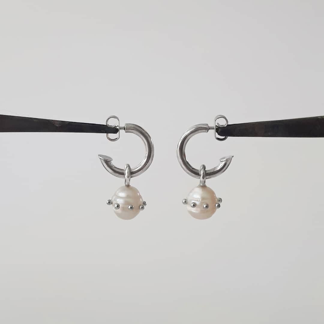 boucle d'oreille avec des perles upcyclées par Clémentine Despocq
